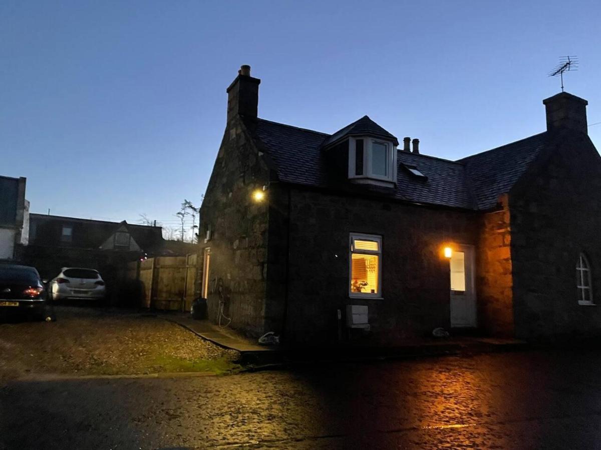 Rural Chapel Cottage Near Airport Bar & Hot Tub แอเบอร์ดีน ภายนอก รูปภาพ